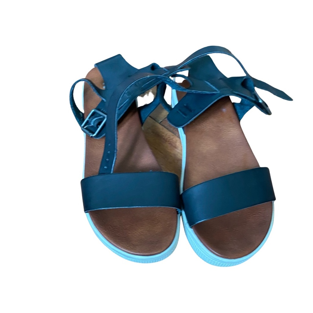 Mia sandals